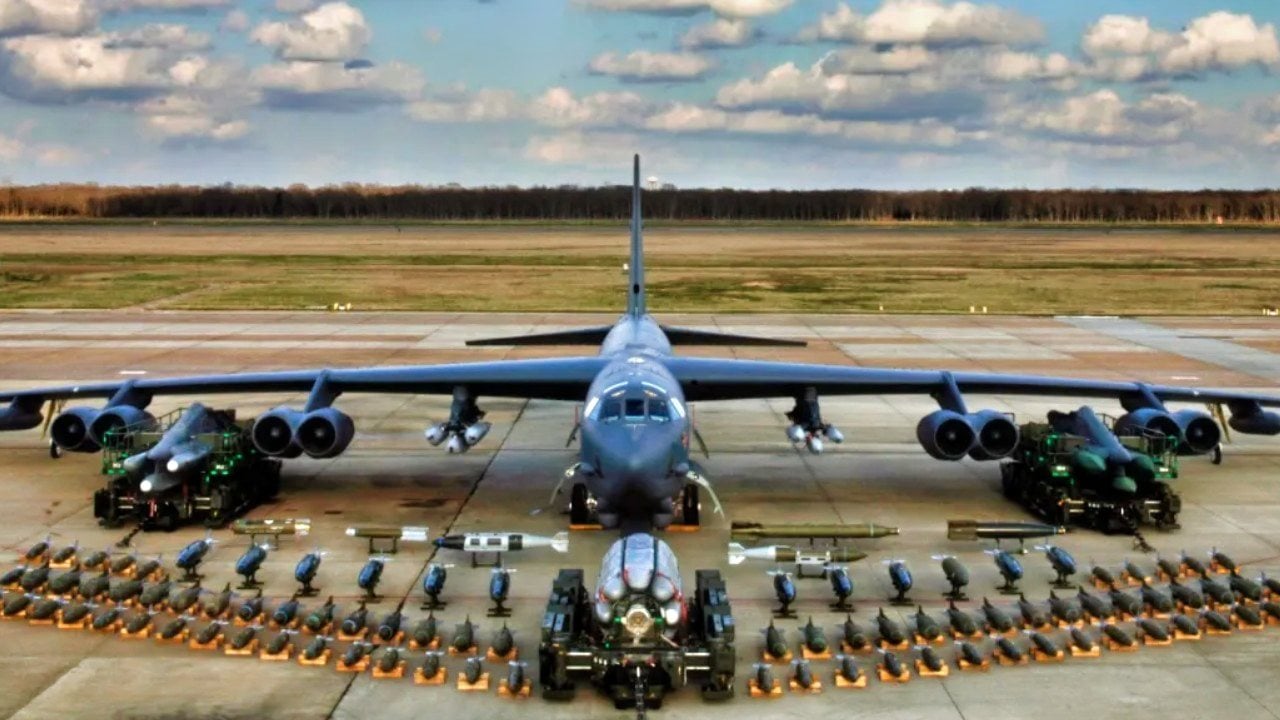 B-52-Bomber-from-U.S.-Air-Force.jpg
