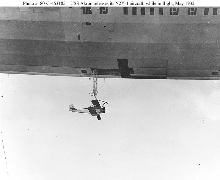 avion-dirigeable-porte-akron-04.jpg