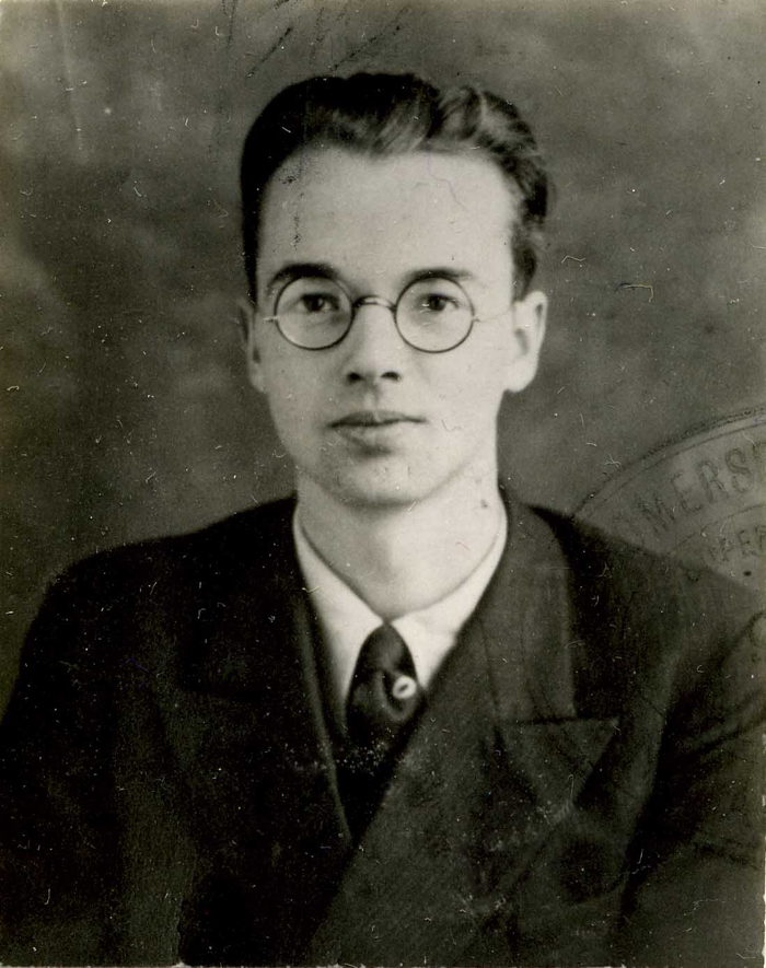 Klaus_Fuchs_-_police_photograph.jpg
