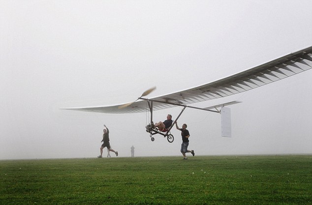 article-2171378-13FFF705000005DC-343_634x417.jpg