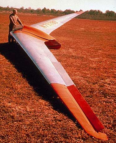 Horton-Glider-Ho-IV-on-ground.jpg