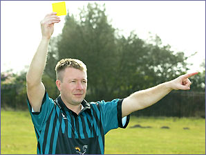 _40160648_yellow_card.jpg