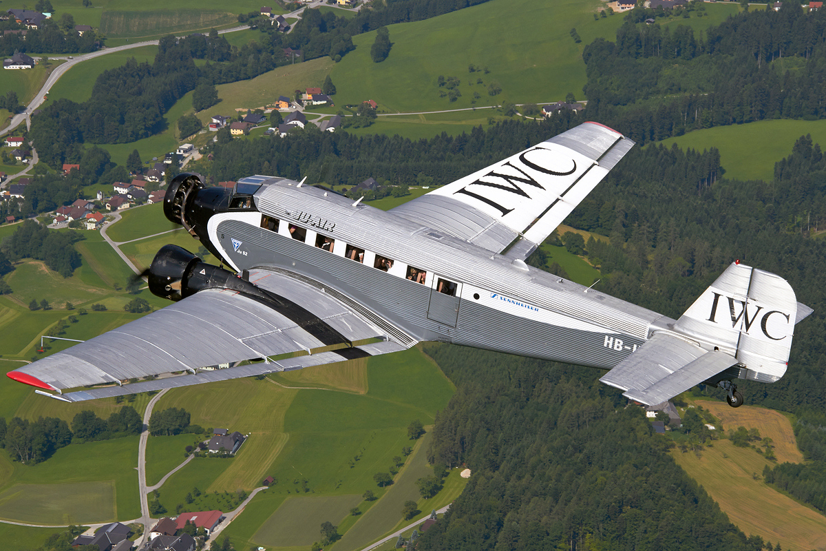 Ju-Air_Junkers_Ju-52_in_flight_over_Austria.jpg