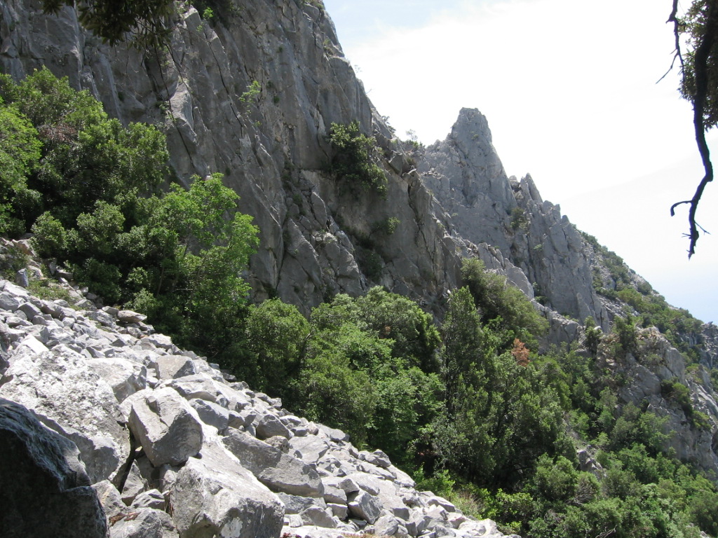 descending_to_agia_anna.JPG
