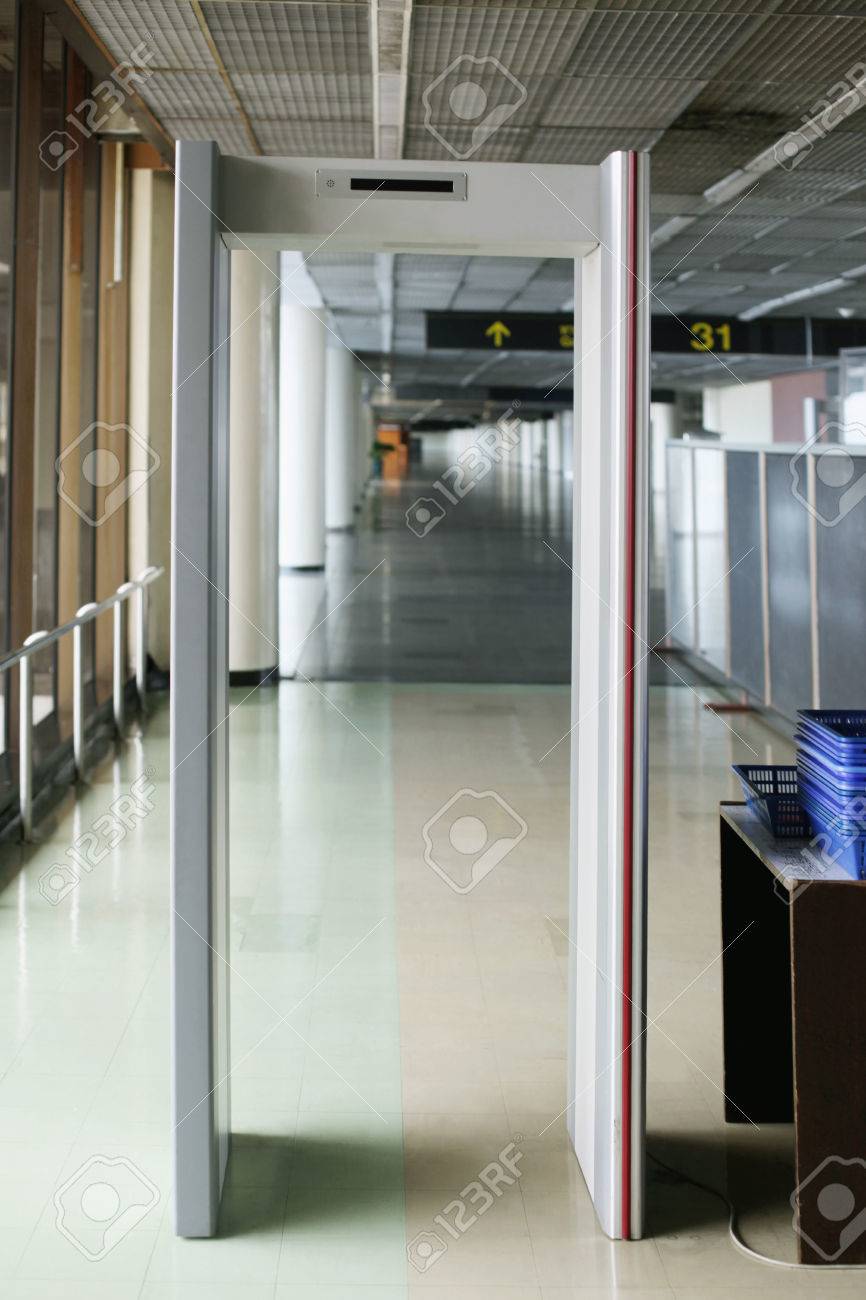 26386624-airport-metal-detector.jpg